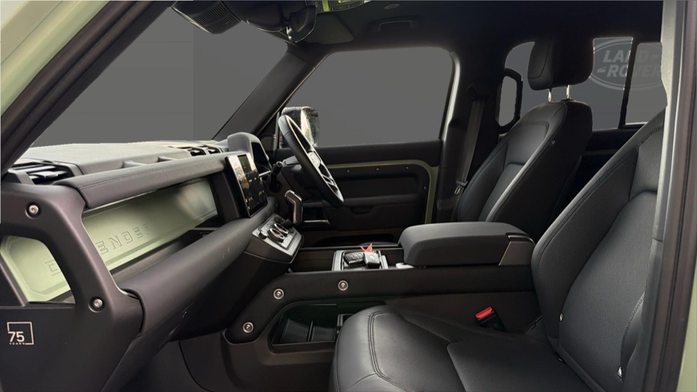 Land Rover Defender 3.0 D300 75th Limited Edition 110 5dr Auto Diesel Estate - Image 3