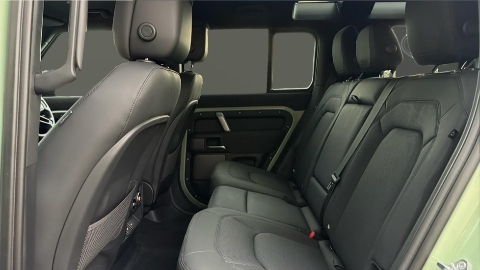Land Rover Defender 3.0 D300 75th Limited Edition 110 5dr Auto Diesel Estate - Image 4
