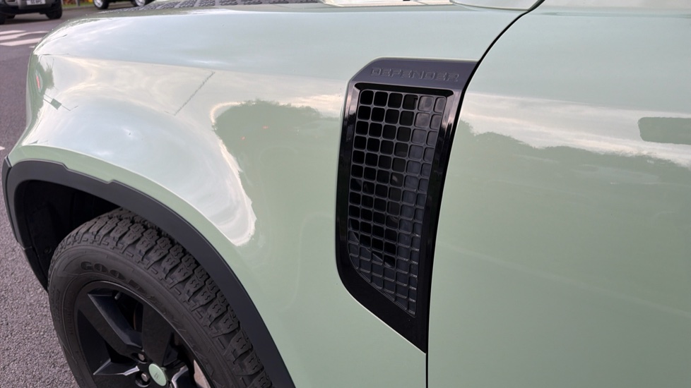 Land Rover Defender 3.0 D300 75th Limited Edition 110 5dr Auto Diesel Estate - Image 20