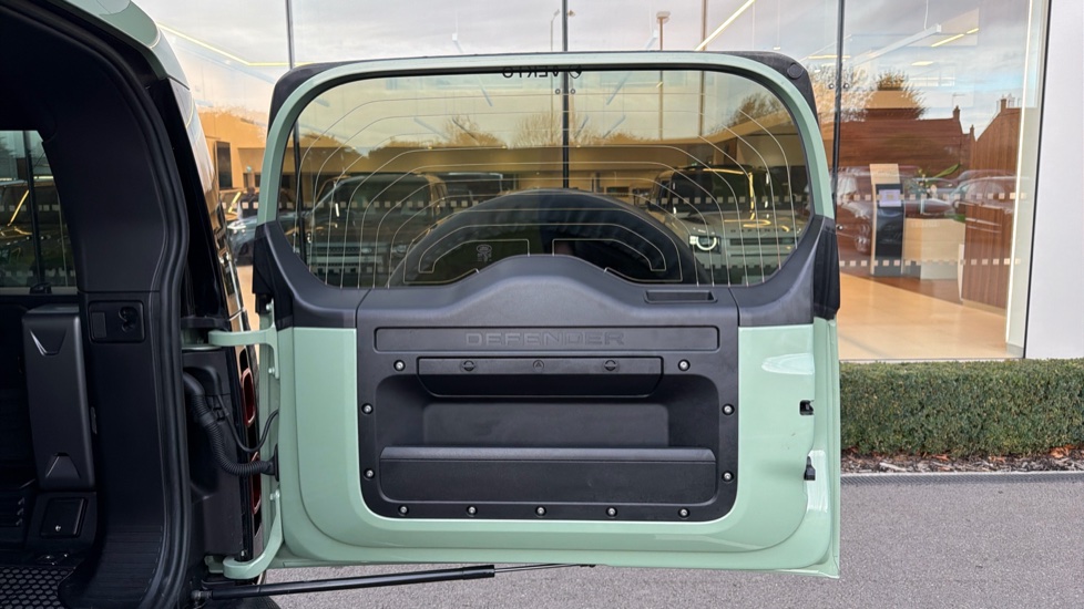 Land Rover Defender 3.0 D300 75th Limited Edition 110 5dr Auto Diesel Estate - Image 24