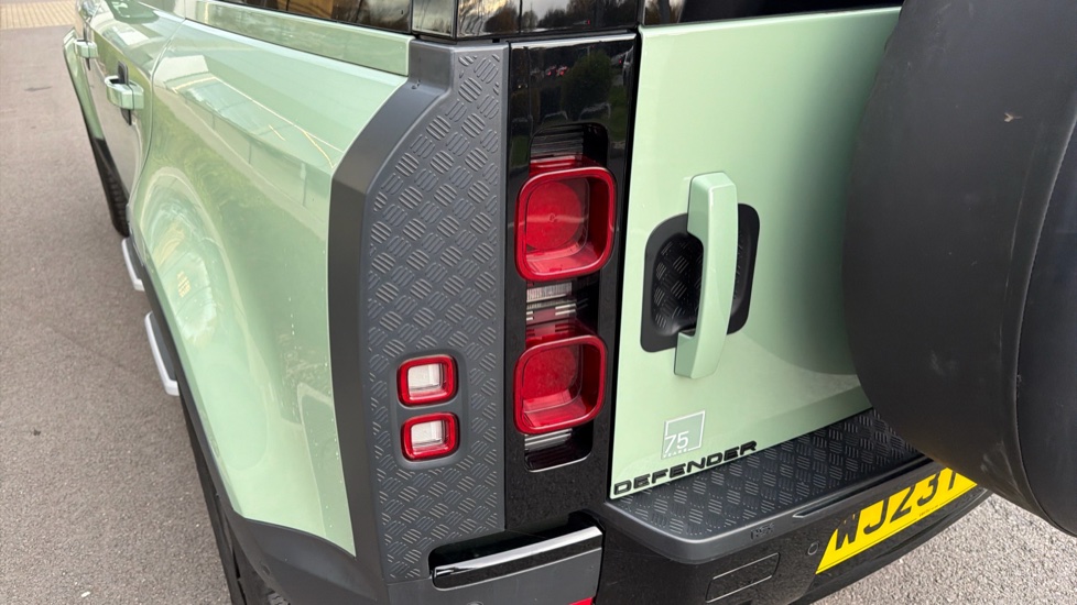 Land Rover Defender 3.0 D300 75th Limited Edition 110 5dr Auto Diesel Estate - Image 26