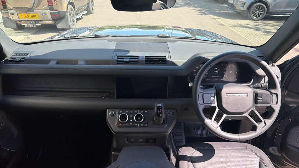Land Rover Defender 2.0 P300 X-Dynamic SE 90 3dr Auto [6 Seat] Petrol Estate - Image 9