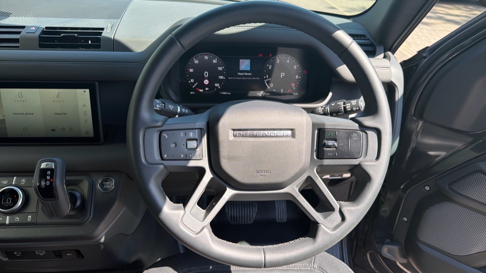 Land Rover Defender 2.0 P300 X-Dynamic SE 90 3dr Auto [6 Seat] Petrol Estate - Image 15