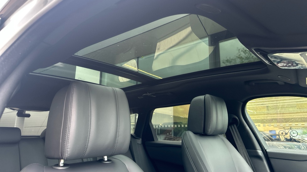 Land Rover Range Rover Velar 2.0 P250 Dynamic HSE 5dr Auto Petrol Estate - Image 32