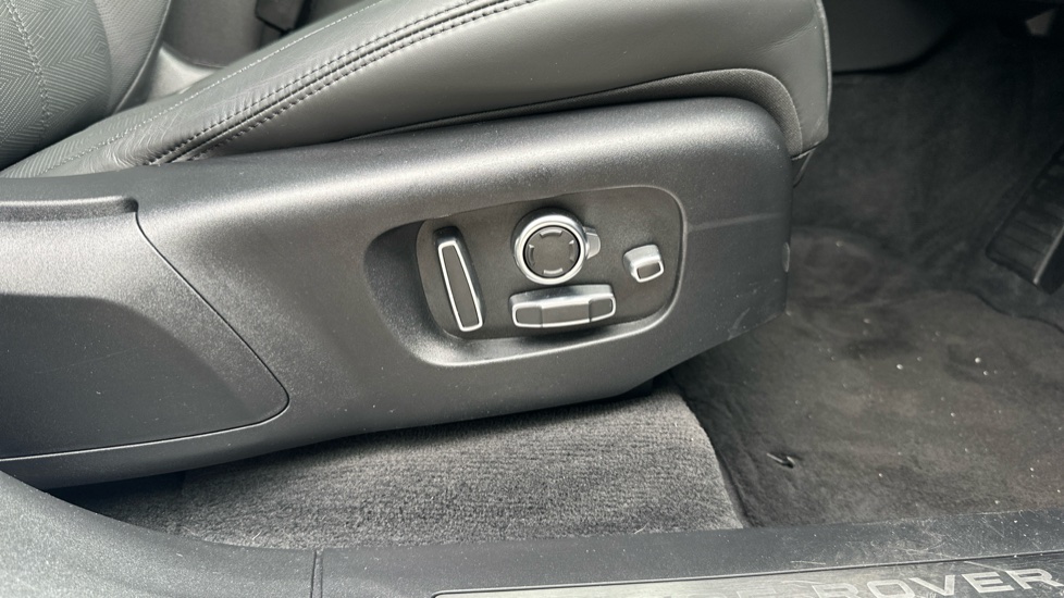 Land Rover Range Rover Velar 2.0 P250 Dynamic HSE 5dr Auto Petrol Estate - Image 34