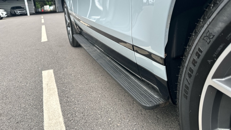Land Rover Range Rover Velar 2.0 P250 Dynamic HSE 5dr Auto Petrol Estate - Image 37