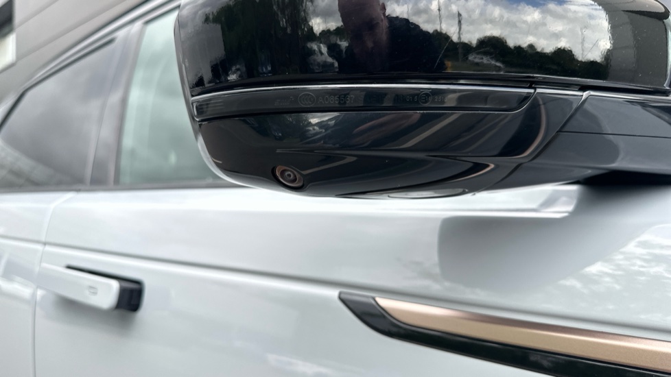Land Rover Range Rover Velar 2.0 P250 Dynamic HSE 5dr Auto Petrol Estate - Image 40