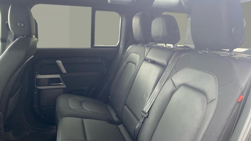 Land Rover Defender 3.0 D250 X-Dynamic S 110 5dr Auto Diesel Estate - Image 4