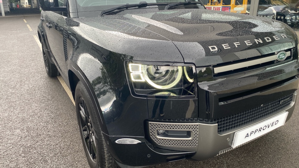 Land Rover Defender 3.0 D250 X-Dynamic S 110 5dr Auto Diesel Estate - Image 17