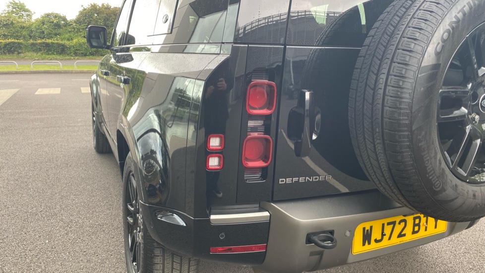 Land Rover Defender 3.0 D250 X-Dynamic S 110 5dr Auto Diesel Estate - Image 19