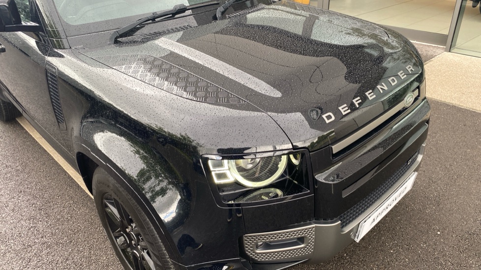Land Rover Defender 3.0 D250 X-Dynamic S 110 5dr Auto Diesel Estate - Image 20