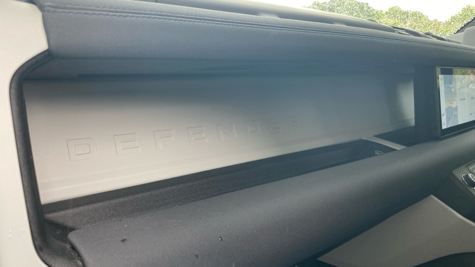 Land Rover Defender 3.0 D250 X-Dynamic S 110 5dr Auto Diesel Estate - Image 22