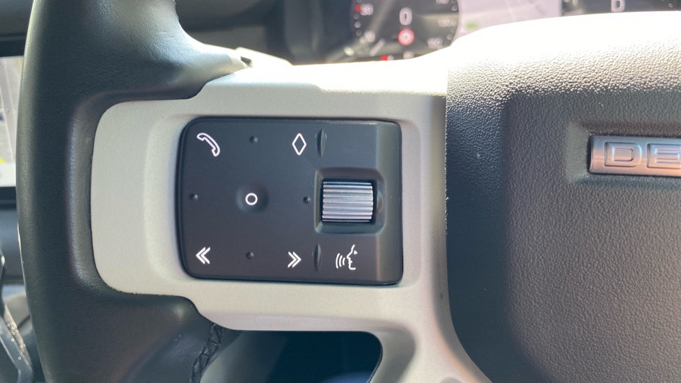 Land Rover Defender 3.0 D250 X-Dynamic S 110 5dr Auto Diesel Estate - Image 30
