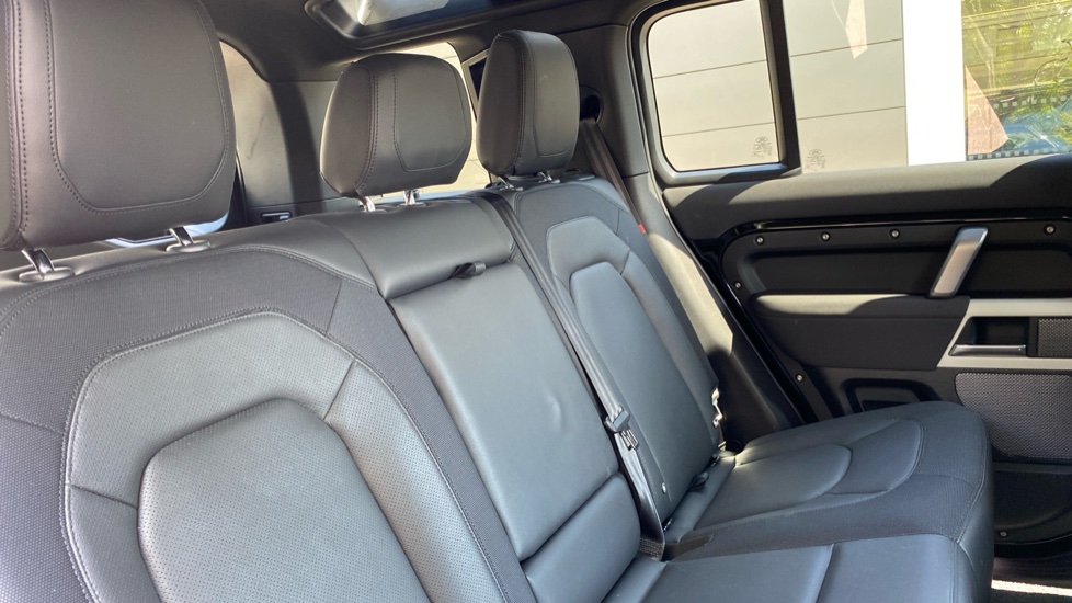 Land Rover Defender 3.0 D250 X-Dynamic S 110 5dr Auto Diesel Estate - Image 38