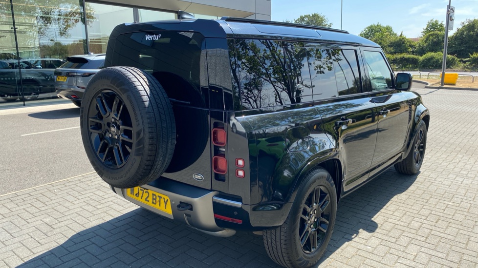 Land Rover Defender 3.0 D250 X-Dynamic S 110 5dr Auto Diesel Estate - Image 40