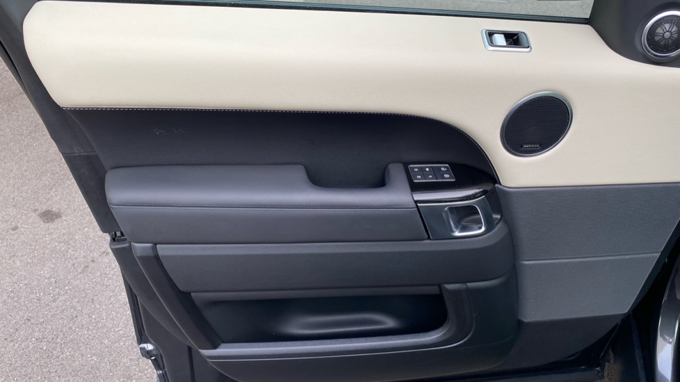 Land Rover Range Rover Sport 2.0 P400e HSE Silver 5dr Auto Estate - Image 30