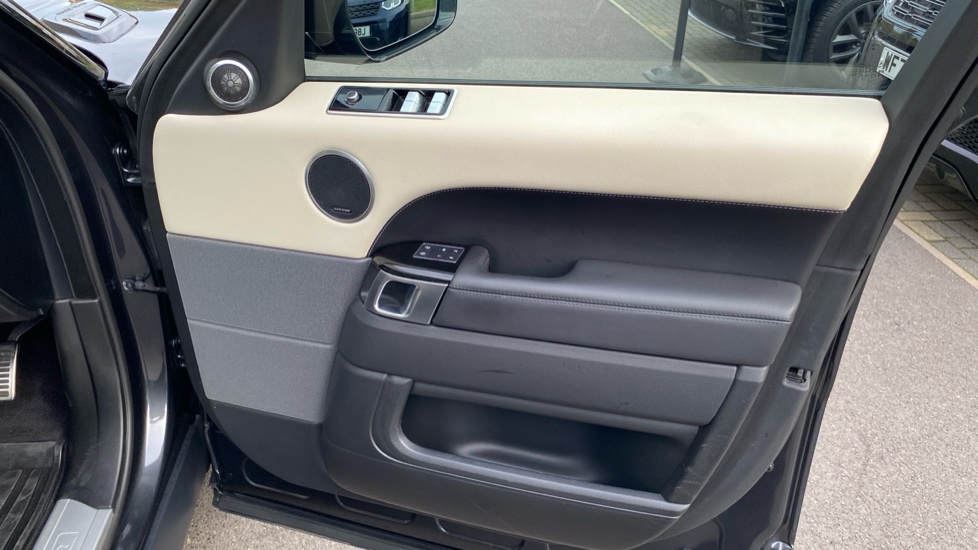 Land Rover Range Rover Sport 2.0 P400e HSE Silver 5dr Auto Estate - Image 42