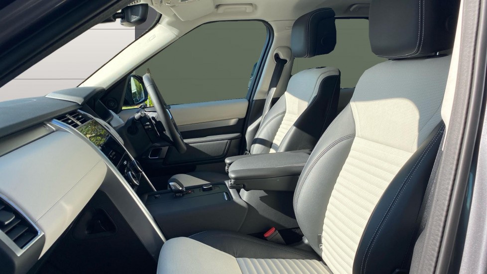 Land Rover Discovery 3.0 D350 Dynamic SE 5dr Auto Diesel Station Wagon - Image 3