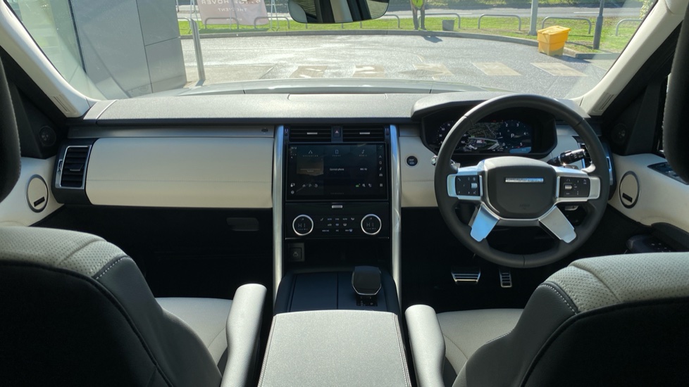 Land Rover Discovery 3.0 D350 Dynamic SE 5dr Auto Diesel Station Wagon - Image 9