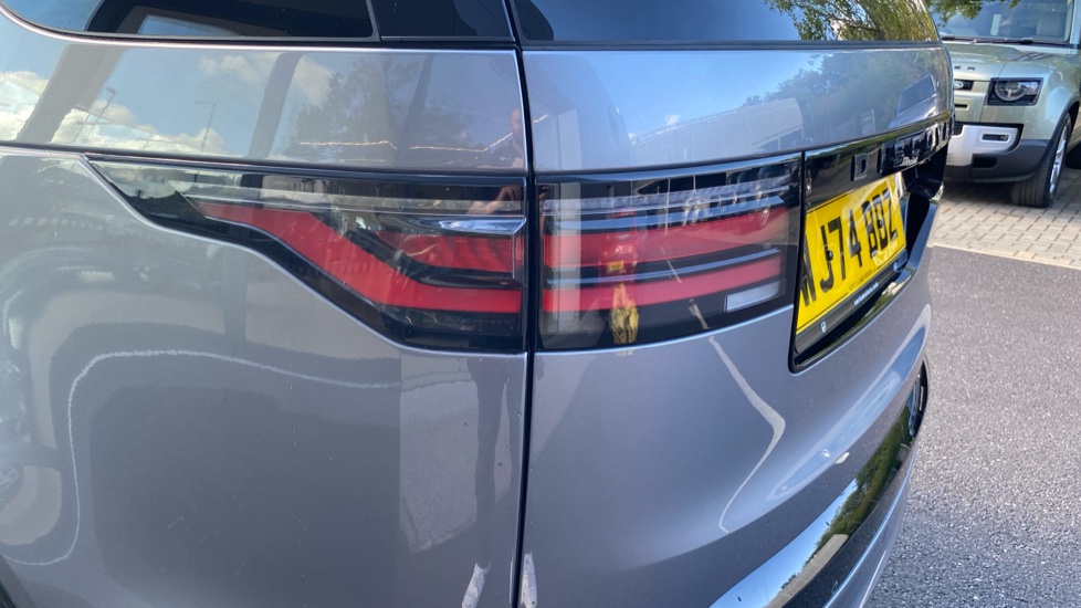 Land Rover Discovery 3.0 D350 Dynamic SE 5dr Auto Diesel Station Wagon - Image 19