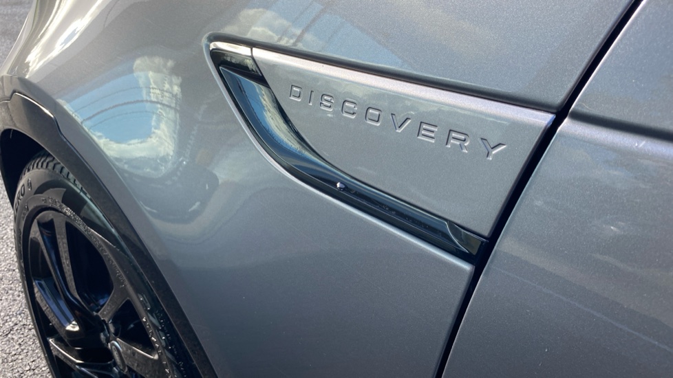 Land Rover Discovery 3.0 D350 Dynamic SE 5dr Auto Diesel Station Wagon - Image 31