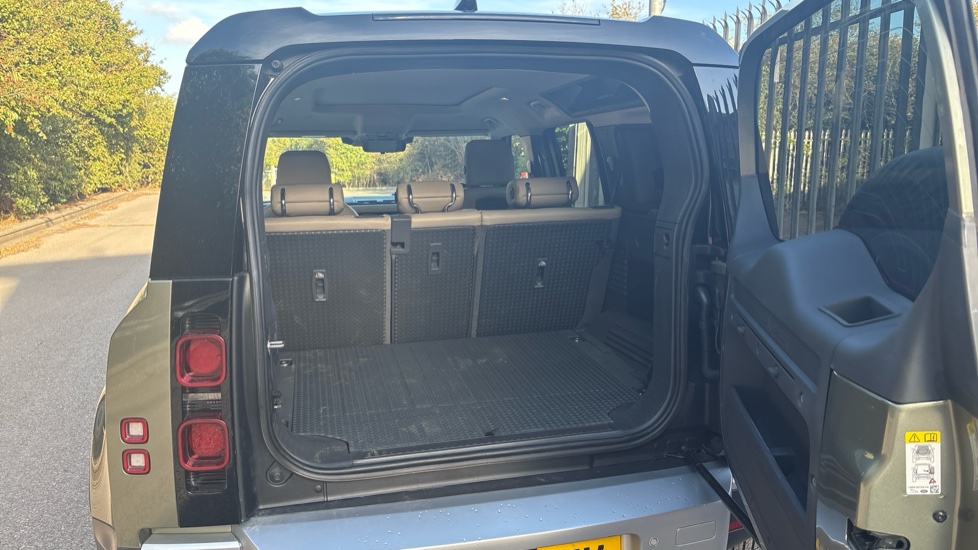 Land Rover Defender 2.0 D240 First Edition 110 5dr Auto Diesel Estate - Image 10