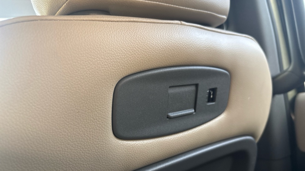 Land Rover Defender 2.0 D240 First Edition 110 5dr Auto Diesel Estate - Image 30