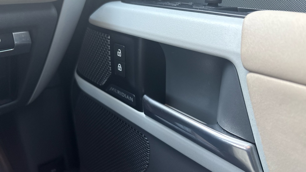 Land Rover Defender 2.0 D240 First Edition 110 5dr Auto Diesel Estate - Image 36