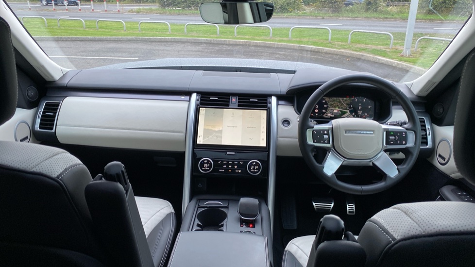 Land Rover Discovery 3.0 D350 Metropolitan Edition 5dr Auto Diesel Station Wagon - Image 9