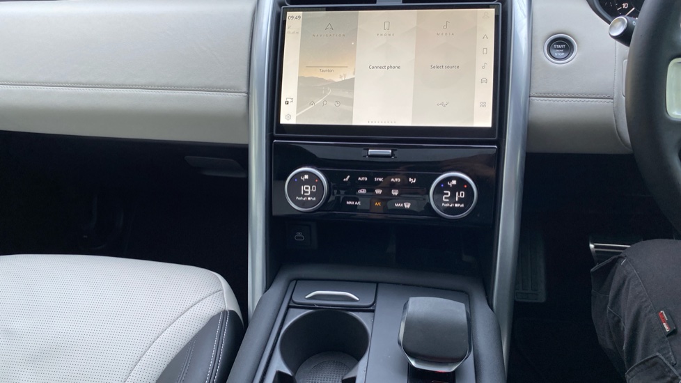 Land Rover Discovery 3.0 D350 Metropolitan Edition 5dr Auto Diesel Station Wagon - Image 14