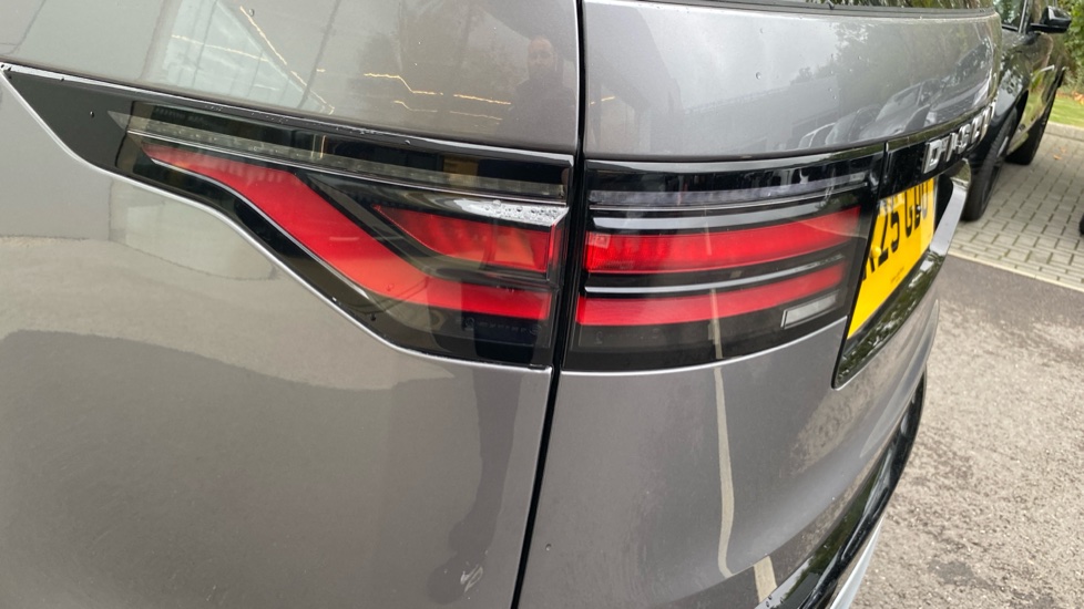 Land Rover Discovery 3.0 D350 Metropolitan Edition 5dr Auto Diesel Station Wagon - Image 19