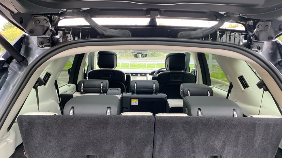 Land Rover Discovery 3.0 D350 Metropolitan Edition 5dr Auto Diesel Station Wagon - Image 31