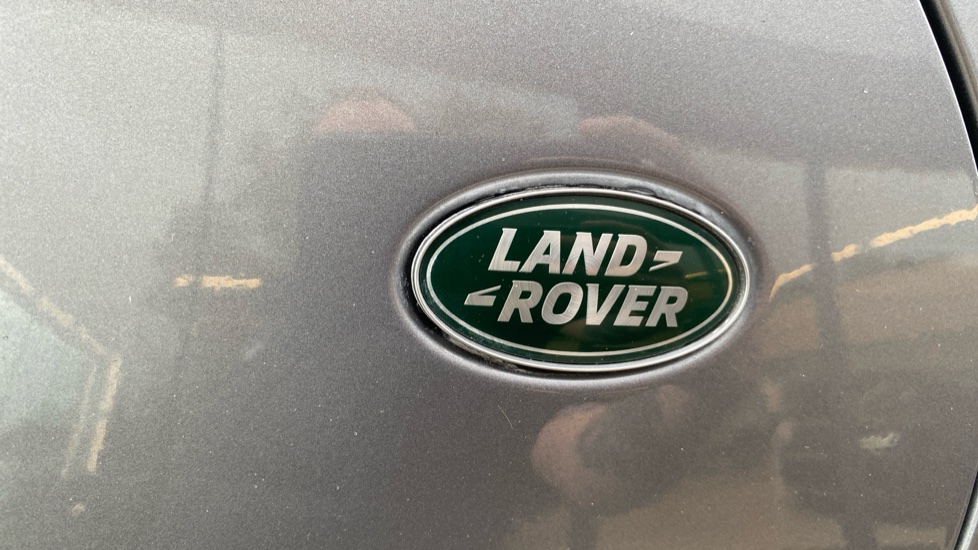 Land Rover Discovery 3.0 D350 Metropolitan Edition 5dr Auto Diesel Station Wagon - Image 32