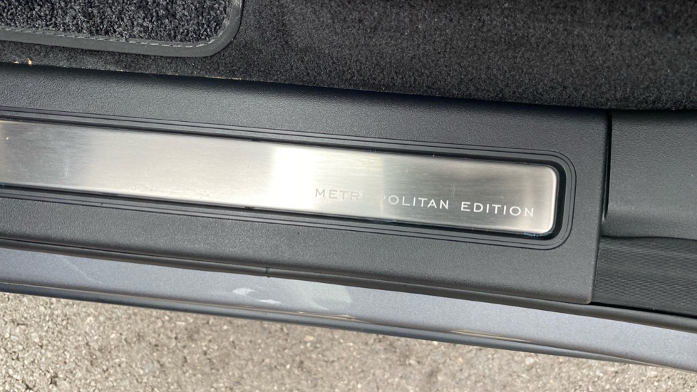 Land Rover Discovery 3.0 D350 Metropolitan Edition 5dr Auto Diesel Station Wagon - Image 36