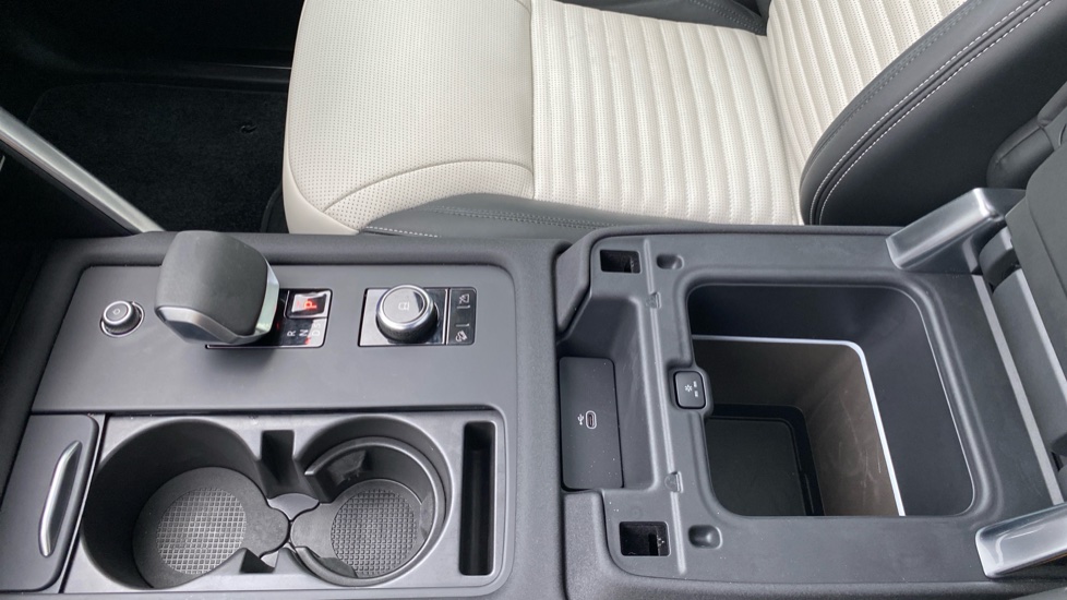 Land Rover Discovery 3.0 D350 Metropolitan Edition 5dr Auto Diesel Station Wagon - Image 37
