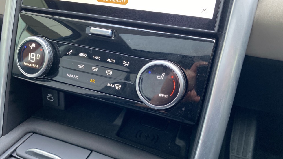 Land Rover Discovery 3.0 D350 Metropolitan Edition 5dr Auto Diesel Station Wagon - Image 50
