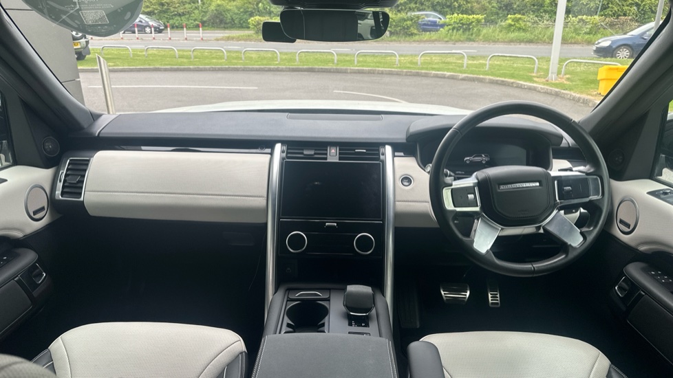 Land Rover Discovery 3.0 D300 R-Dynamic HSE 5dr Auto Diesel Station Wagon - Image 9