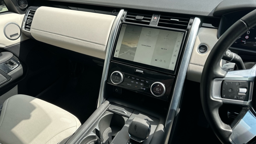 Land Rover Discovery 3.0 D300 R-Dynamic HSE 5dr Auto Diesel Station Wagon - Image 14