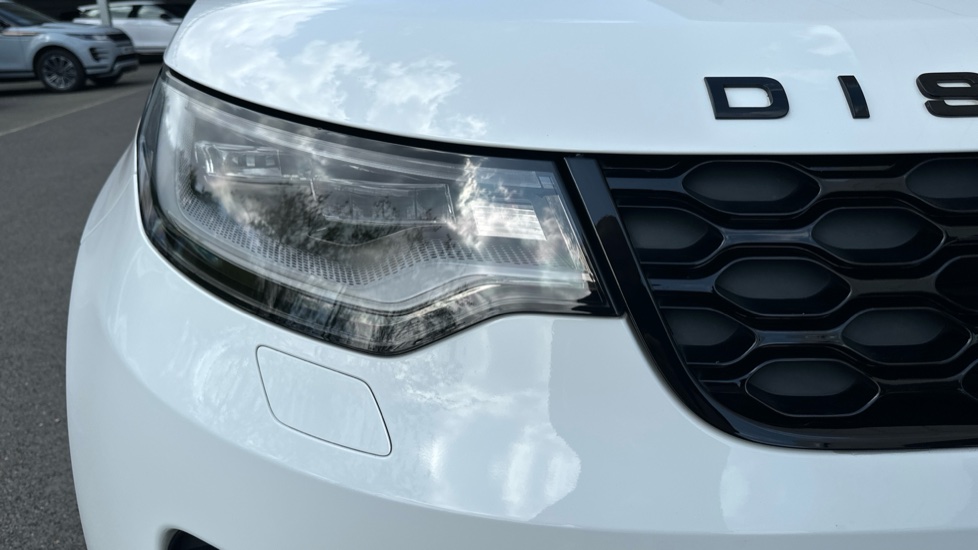 Land Rover Discovery 3.0 D300 R-Dynamic HSE 5dr Auto Diesel Station Wagon - Image 17