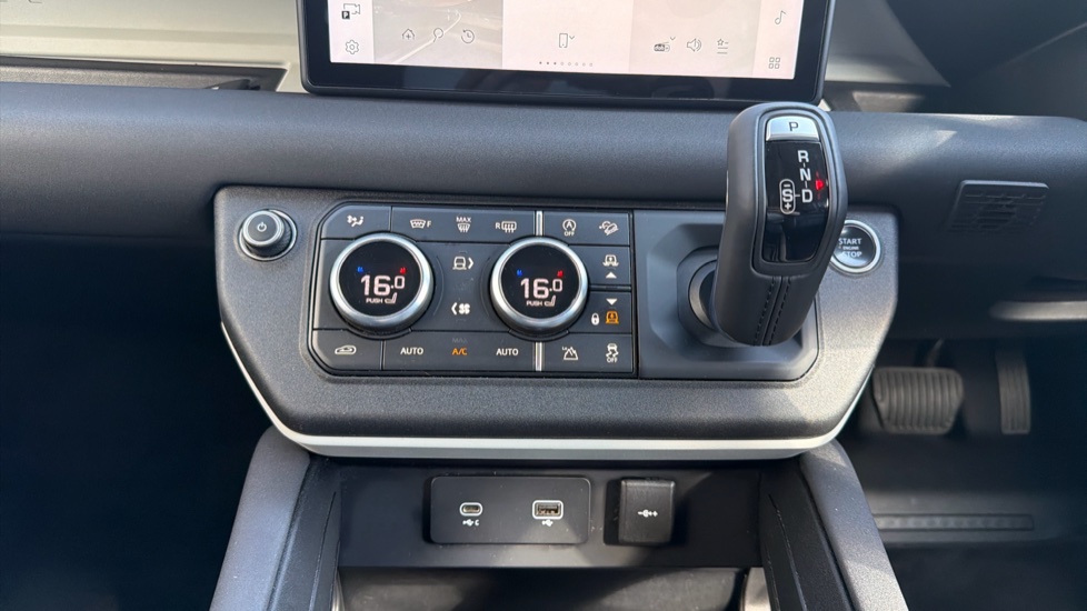Land Rover Defender 2.0 D240 S 110 5dr Auto Diesel Estate - Image 13