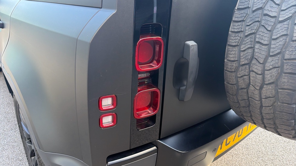 Land Rover Defender 2.0 D240 S 110 5dr Auto Diesel Estate - Image 19