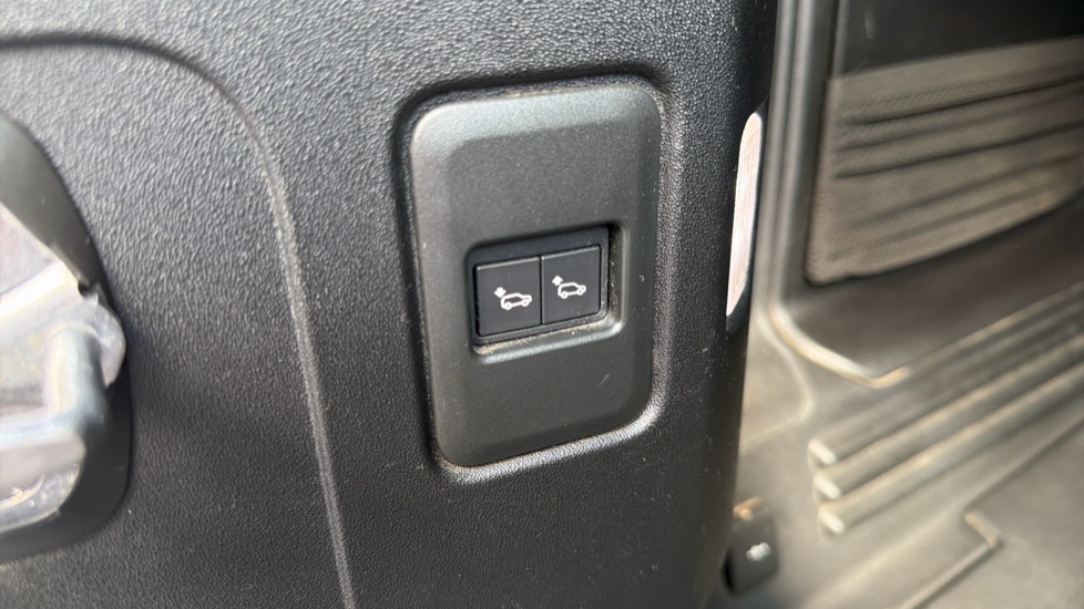Land Rover Defender 2.0 D240 S 110 5dr Auto Diesel Estate - Image 20