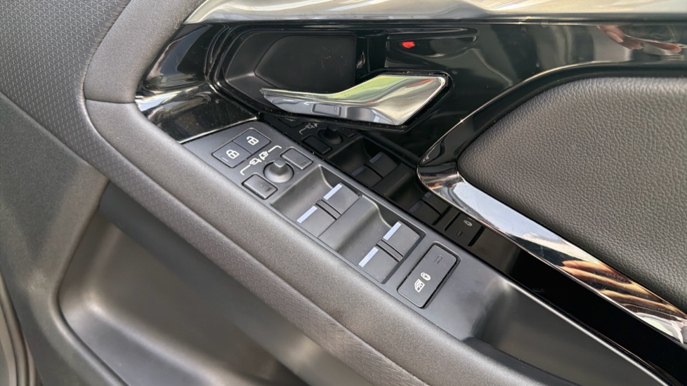 Land Rover Range Rover Evoque 2.0 D200 R-Dynamic S 5dr Auto Diesel Hatchback - Image 20