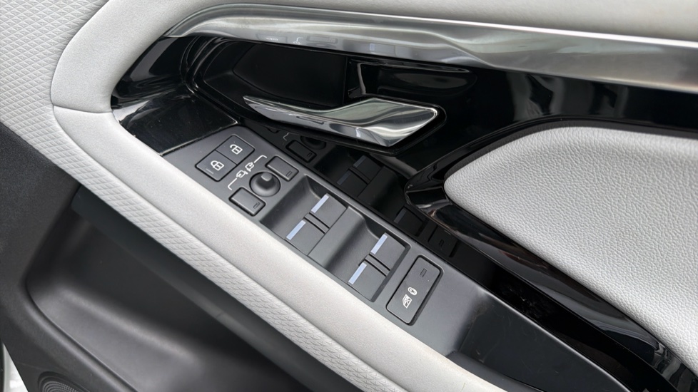 Land Rover Range Rover Evoque 2.0 P200 R-Dynamic S 5dr Auto Petrol Hatchback - Image 20