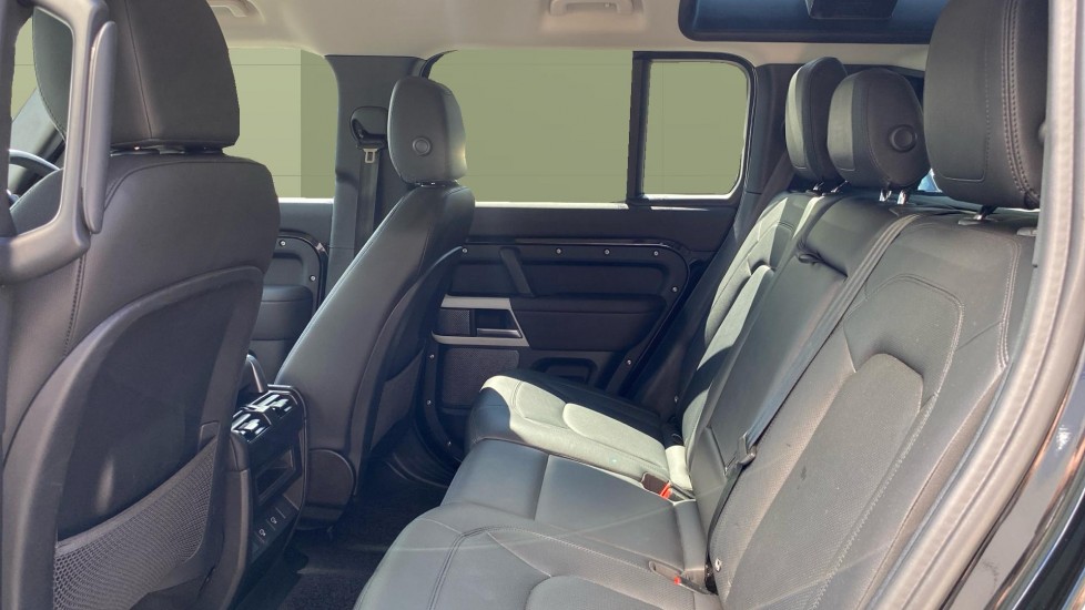Land Rover Defender 3.0 D250 XS Edition 110 5dr Auto Diesel Estate - Image 4