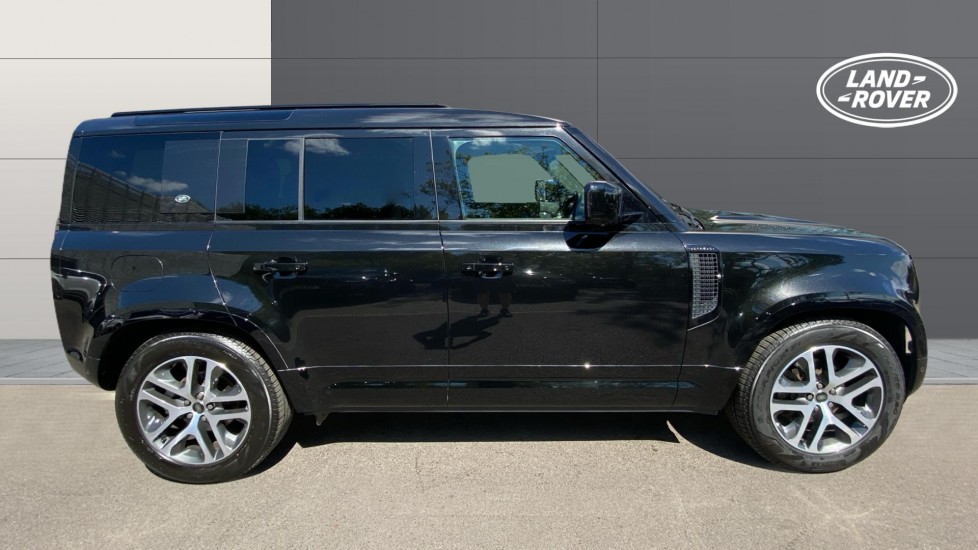 Land Rover Defender 3.0 D250 XS Edition 110 5dr Auto Diesel Estate - Image 5