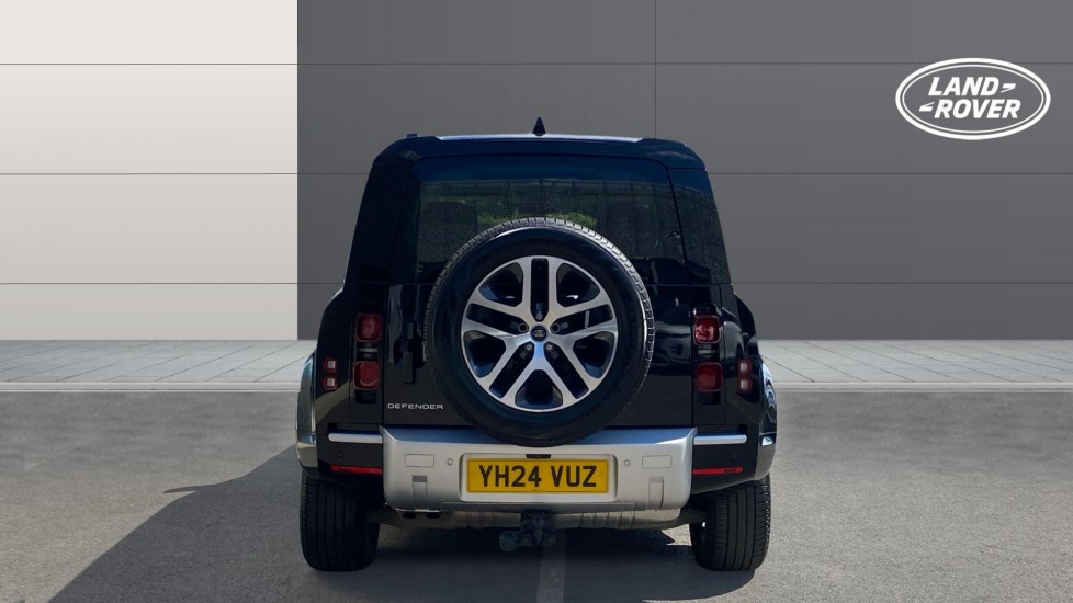 Land Rover Defender 3.0 D250 XS Edition 110 5dr Auto Diesel Estate - Image 6