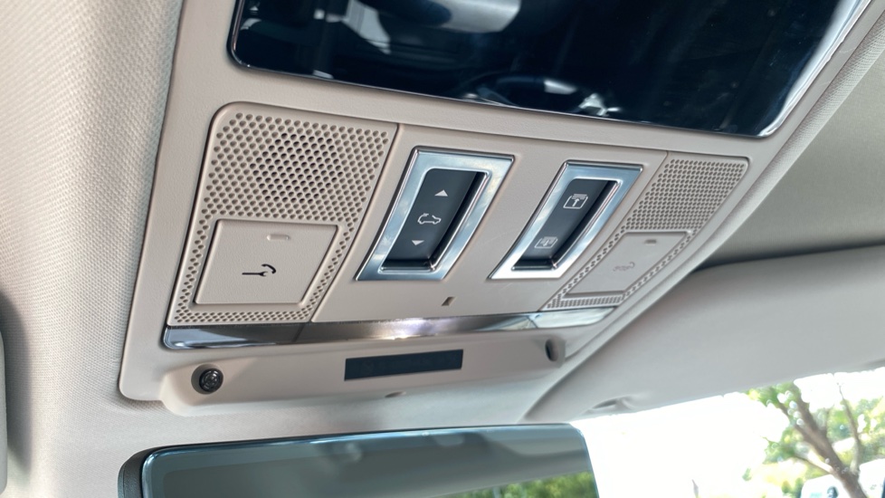 Land Rover Defender 3.0 D250 XS Edition 110 5dr Auto Diesel Estate - Image 28