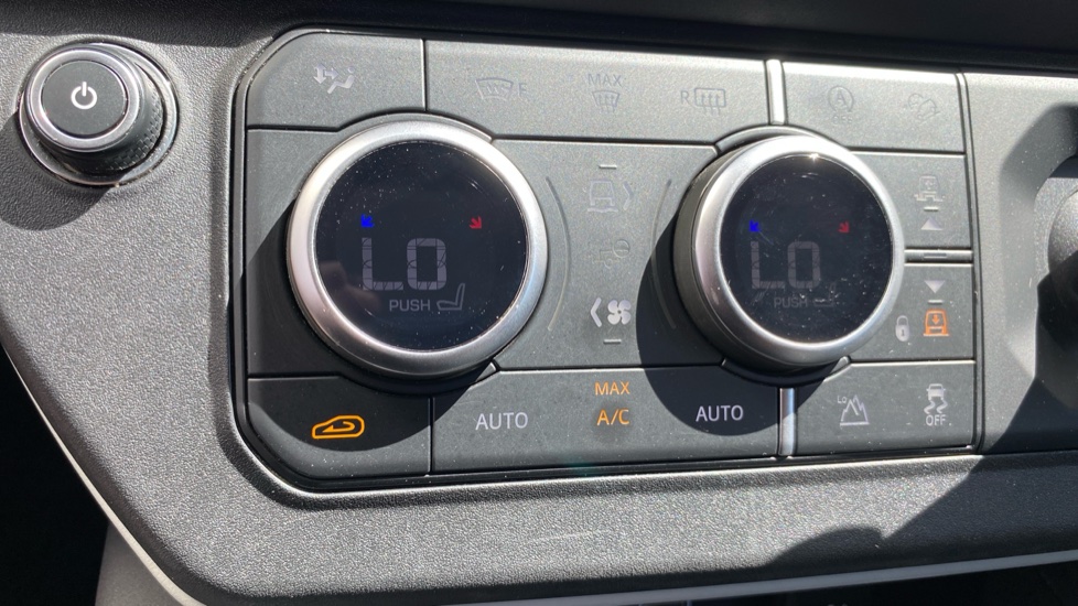 Land Rover Defender 3.0 D250 XS Edition 110 5dr Auto Diesel Estate - Image 33