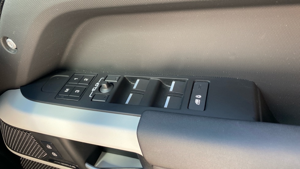 Land Rover Defender 3.0 D250 XS Edition 110 5dr Auto Diesel Estate - Image 58